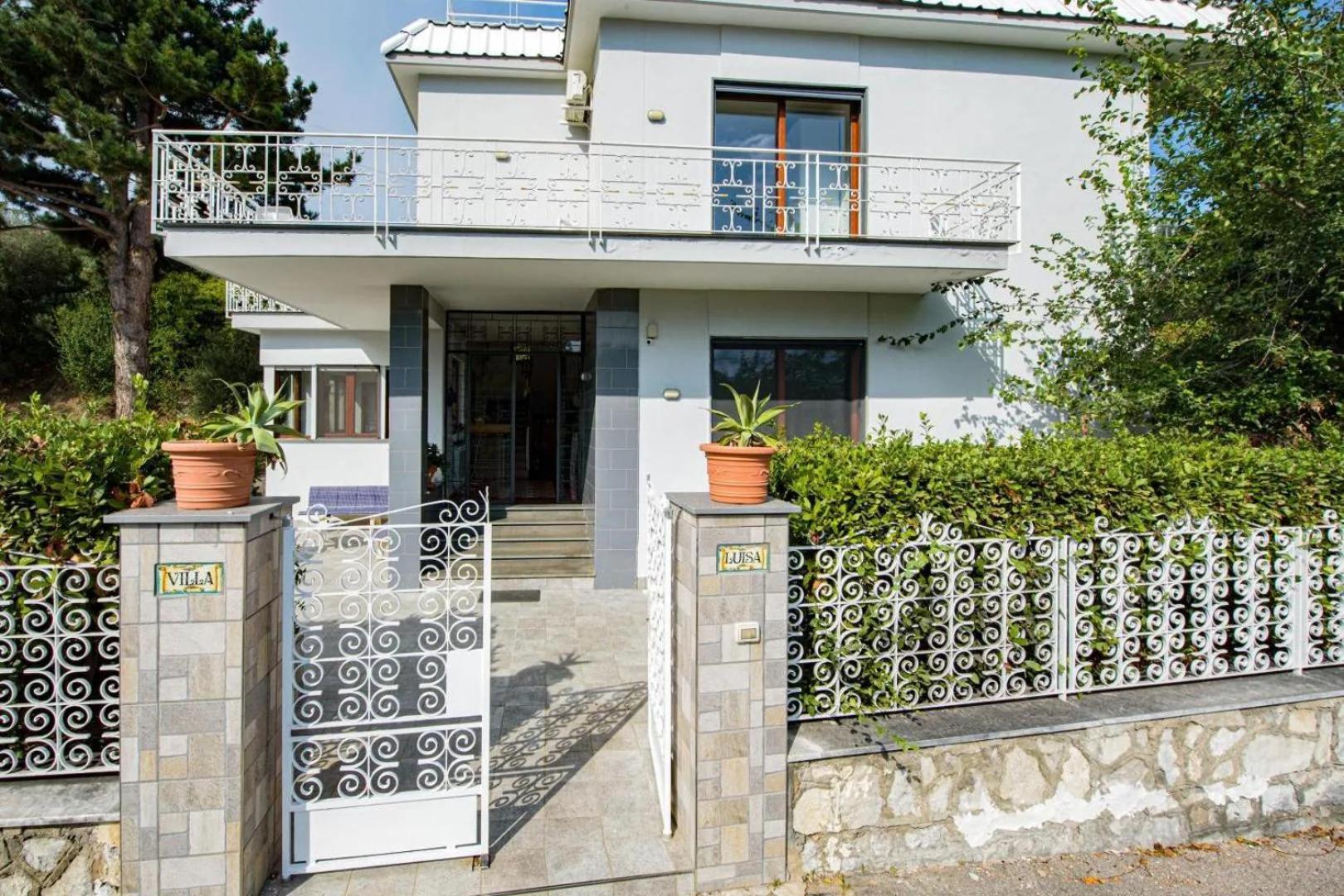 Estate4home - Louise Sorrento