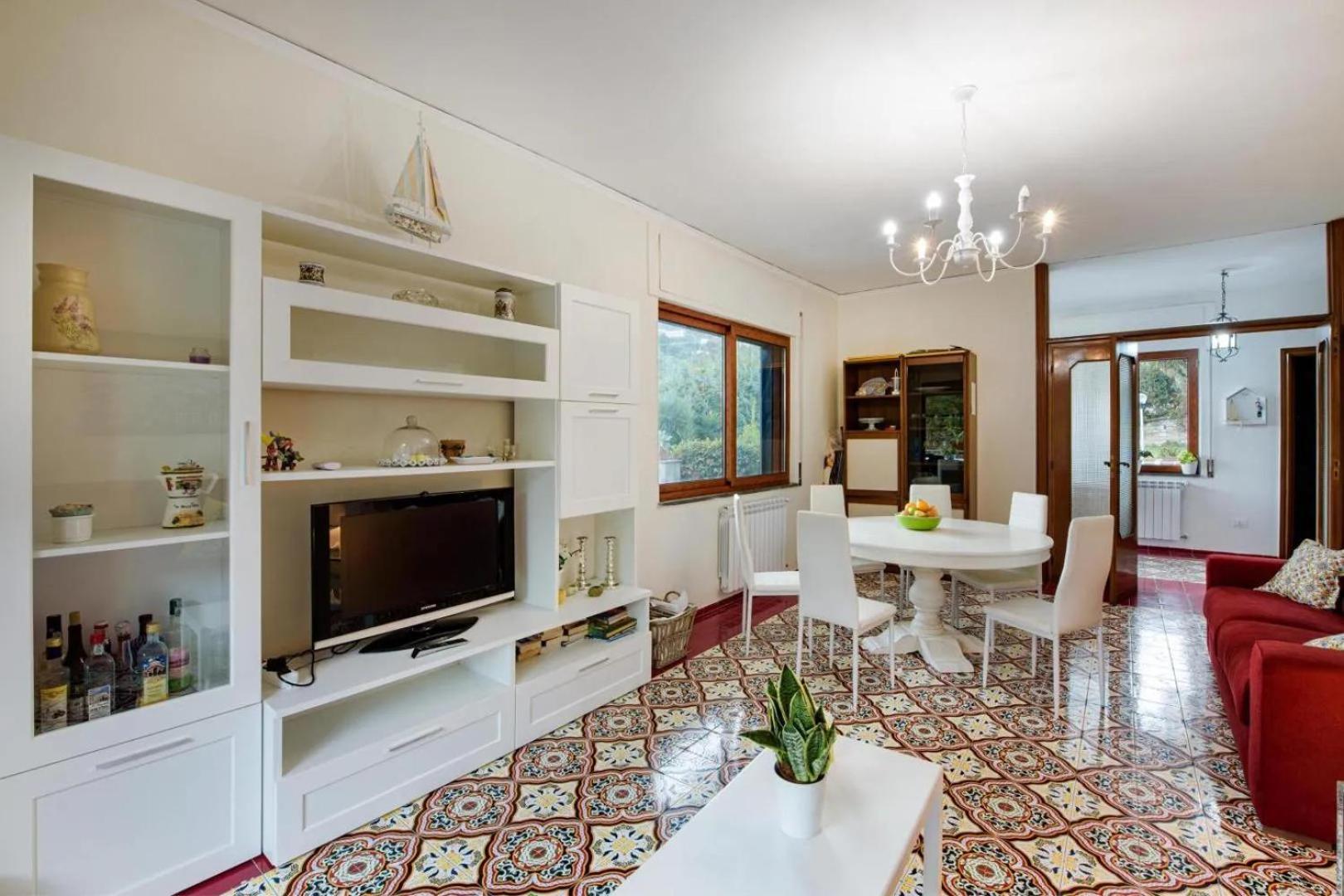 Estate4home - Louise Sorrento